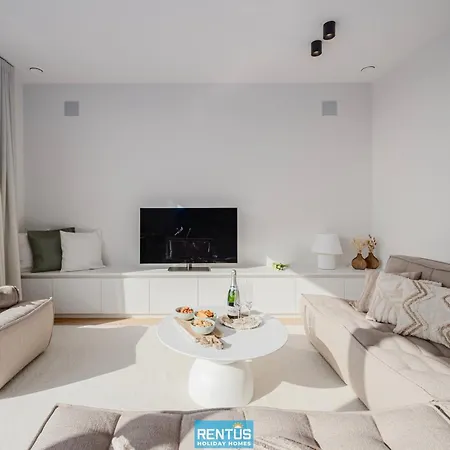 August - For 6 Persons With 3 Bedrooms Apartment
