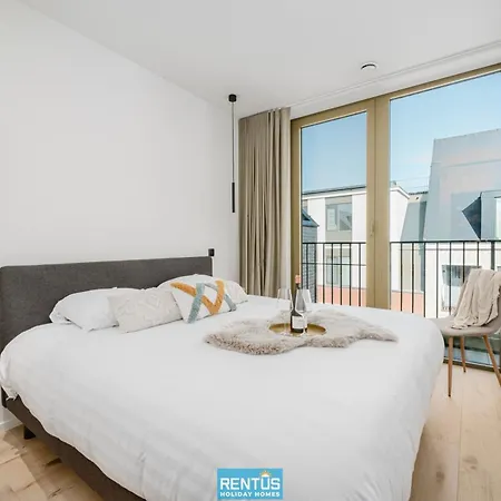 August - For 6 Persons With 3 Bedrooms