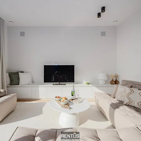 August - For 6 Persons With 3 Bedrooms Apartment