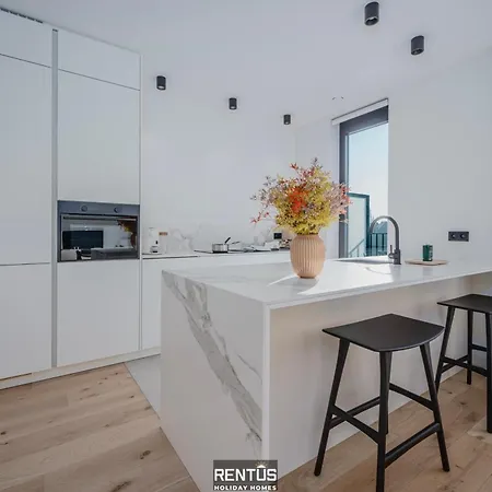 August - For 6 Persons With 3 Bedrooms Apartment *