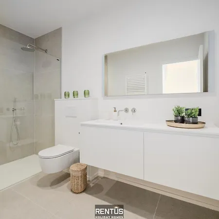 August - For 6 Persons With 3 Bedrooms