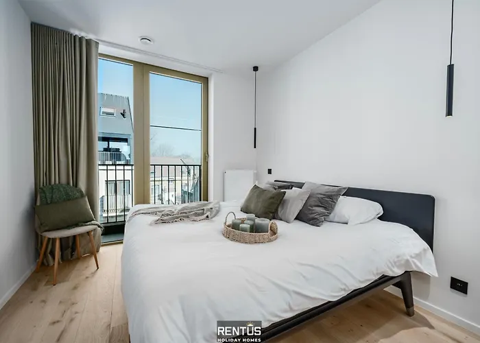 August - For 6 Persons With 3 Bedrooms * Nieuwpoort