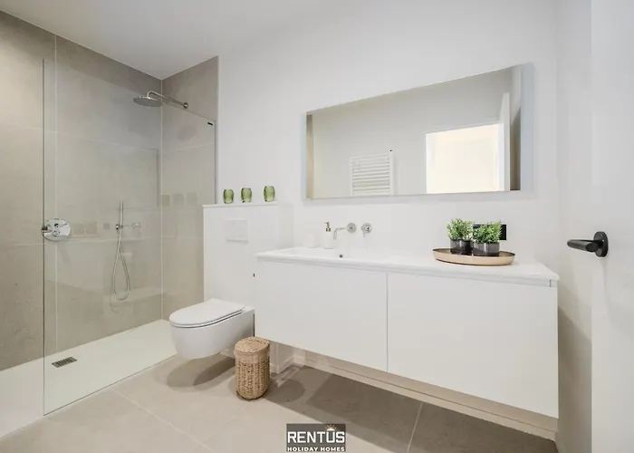 August - For 6 Persons With 3 Bedrooms